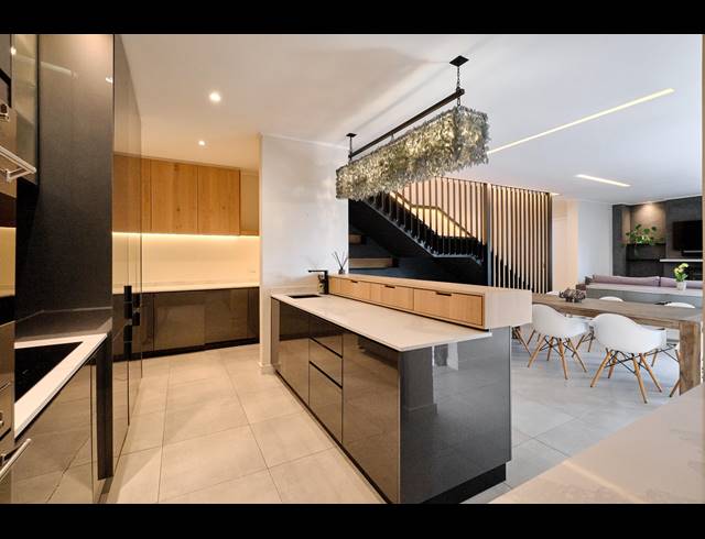 3 BEDROOM TOWNHOUSE FOR SALE IN HYDE PARK